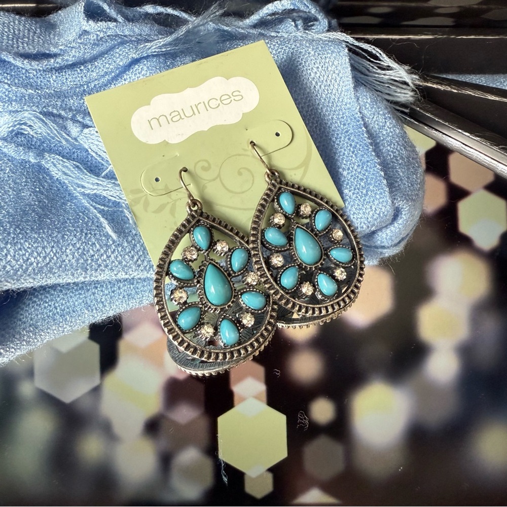 Maurices NWT Cottagecore Silver Blue Teardrop Dangle Earrings Vintage Inspired